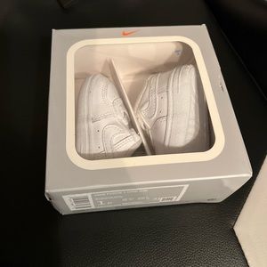 Infant Nike Force 1 Crib, All White